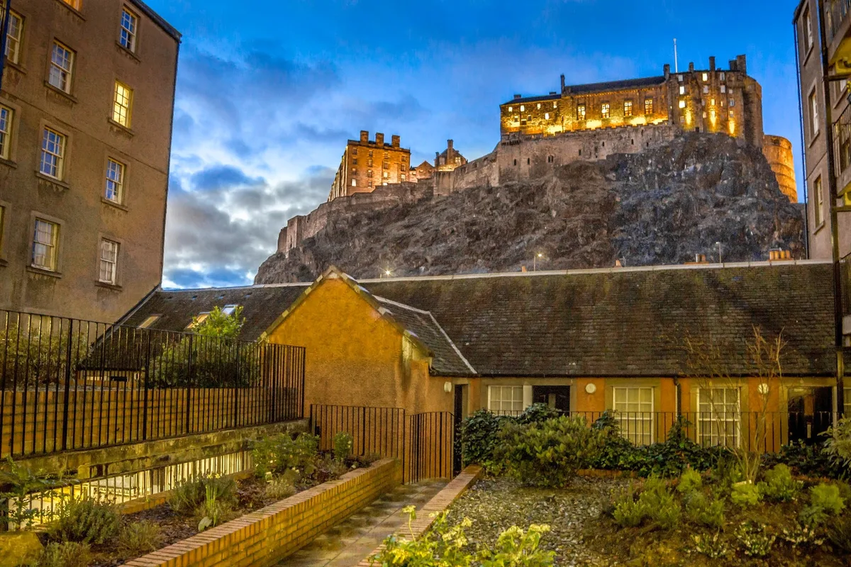 Edinburgh Castle View Studio Flat