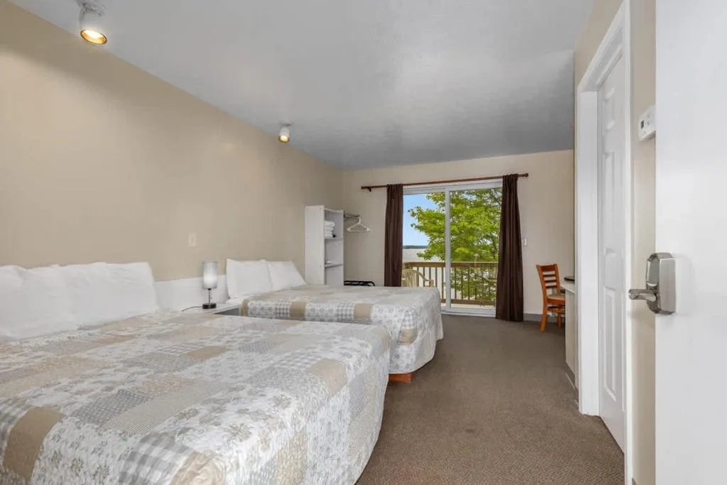 Upper Level Lakeview suite — 2