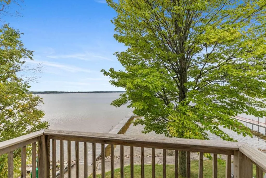 Upper Level Lakeview suite — 4