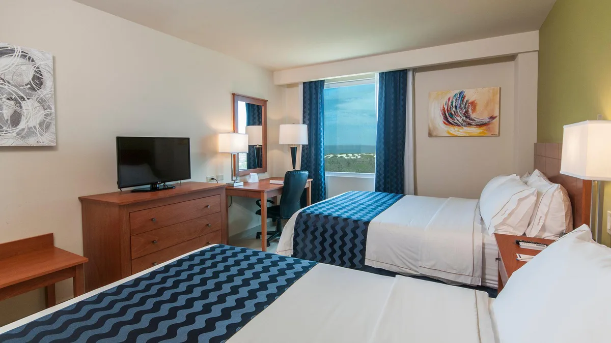 Holiday Inn Express Cabo San Lucas by IHG — 3