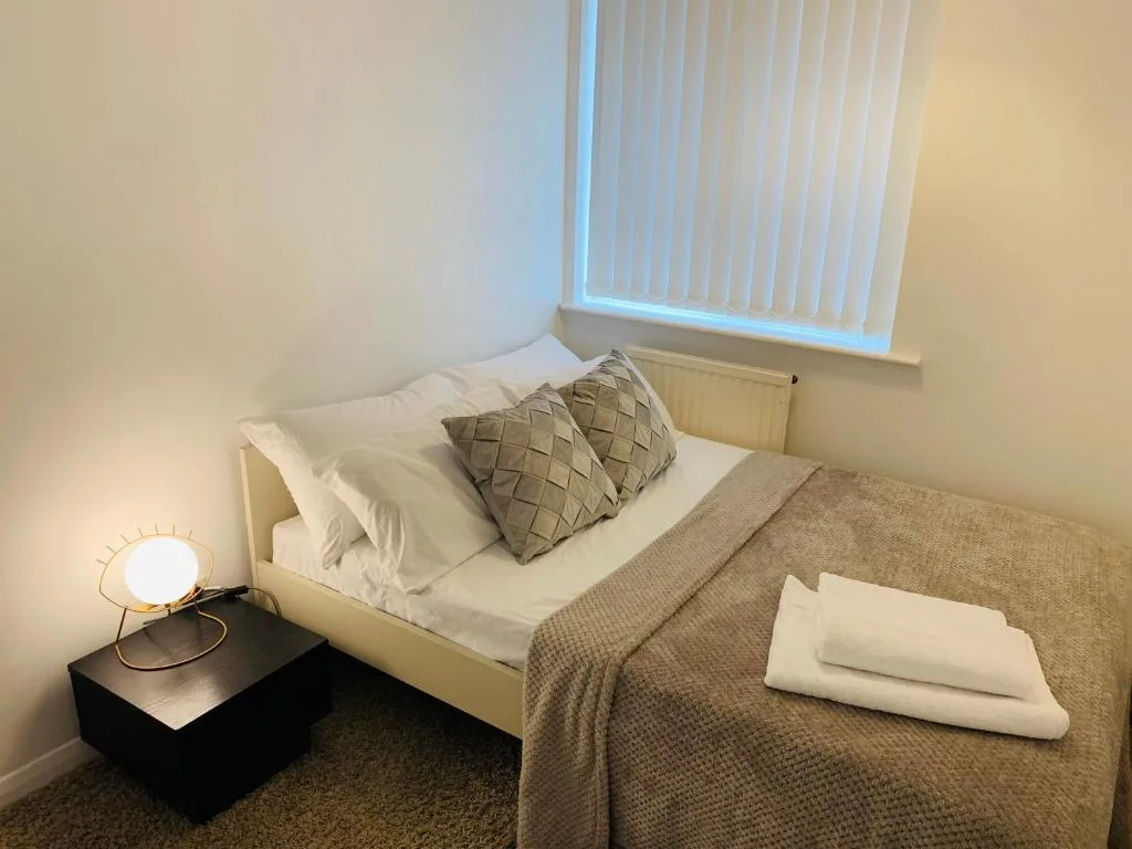 3 Bedroom Cozy House in Reading — 3