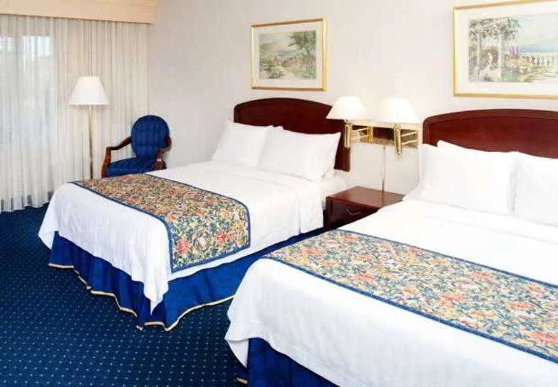 Courtyard by Marriott Cleveland Independence — 4