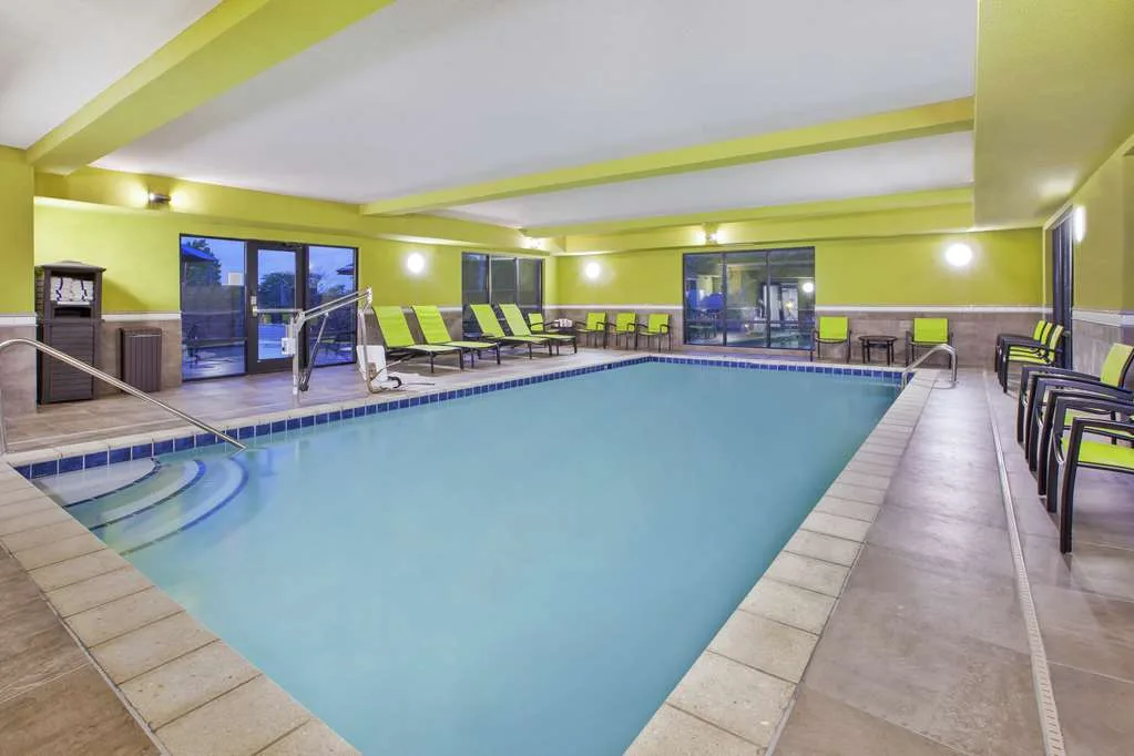 Hampton Inn & Suites Oakwood Village-Cleveland — 4