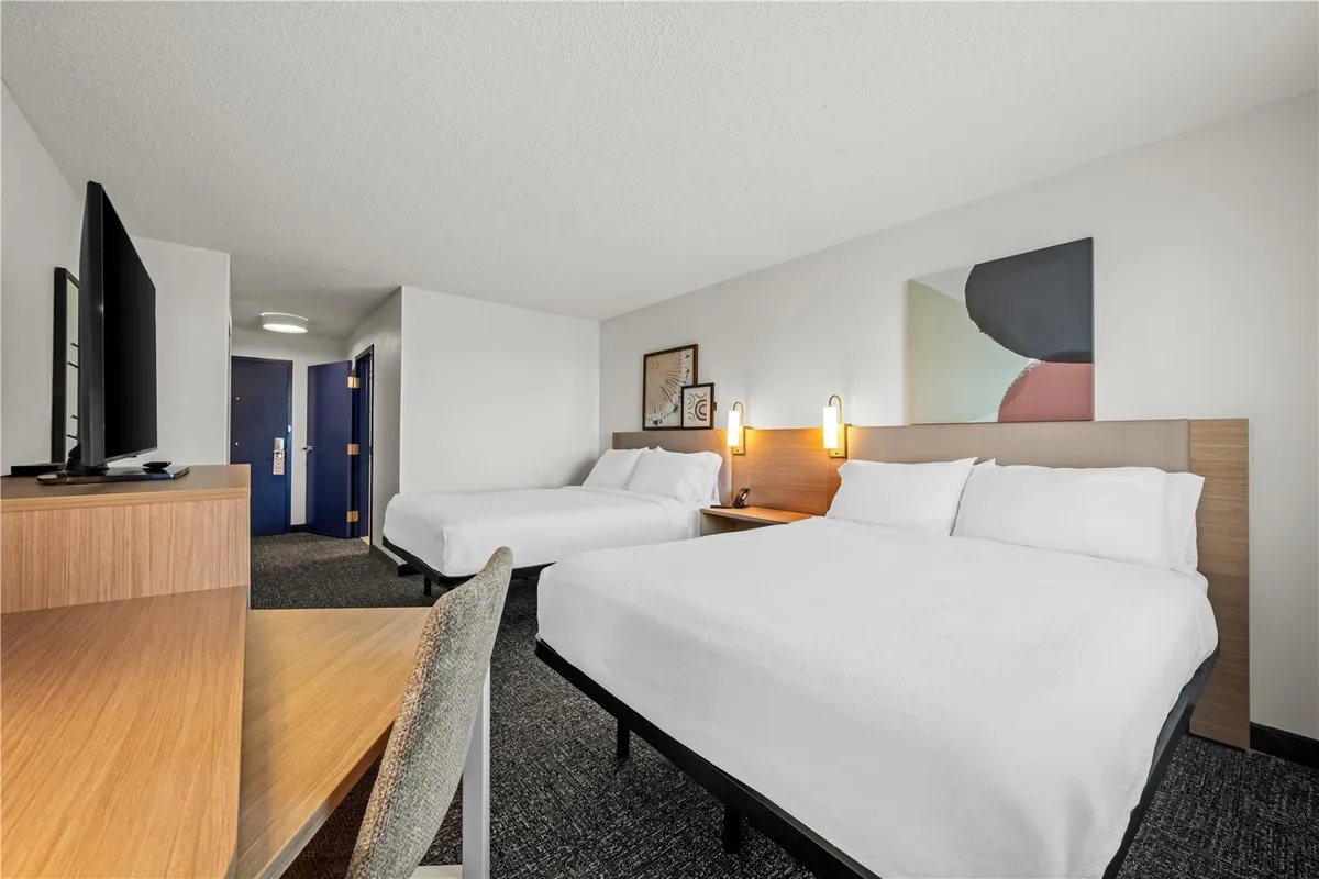 Spark by Hilton Cleveland Beachwood — 4