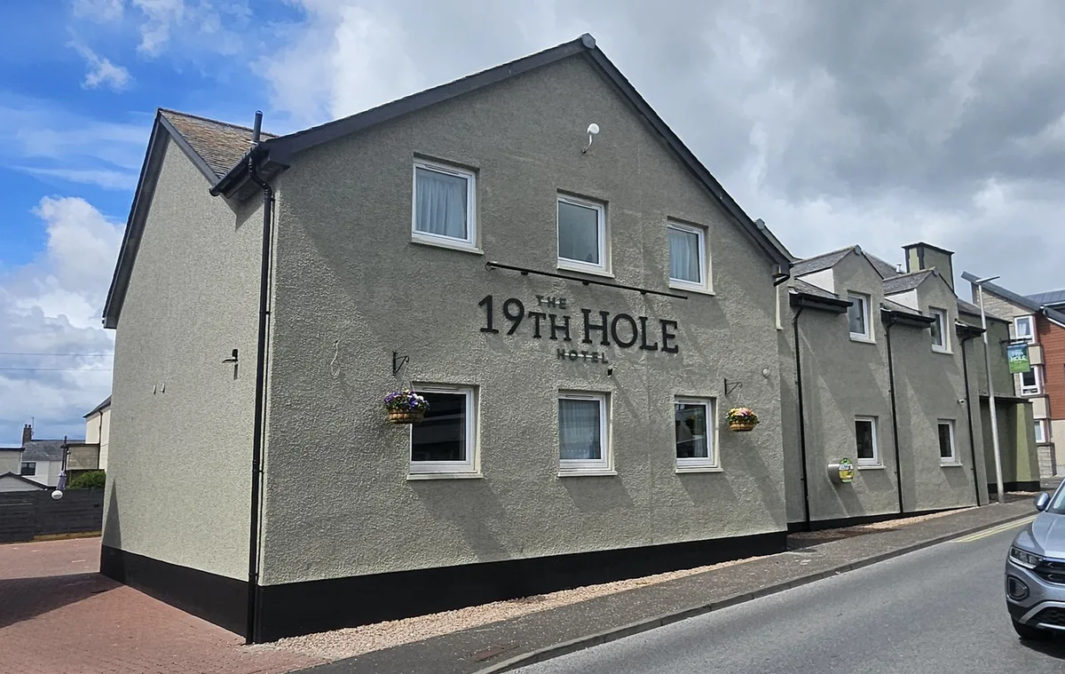 19th Hole Hotel — 5