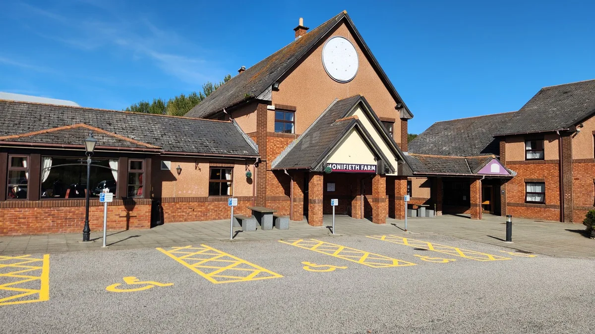 Monifieth Farm Hotel