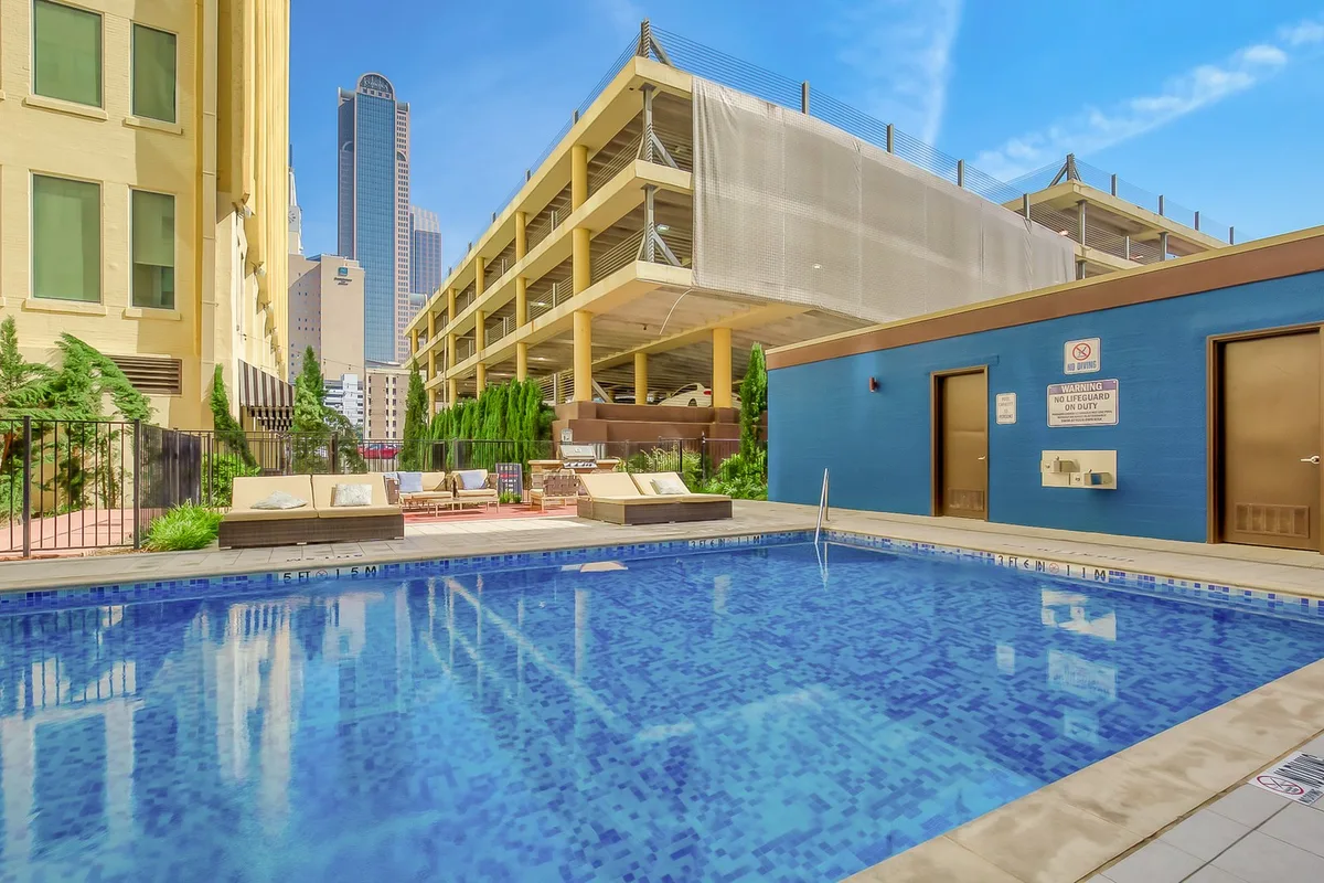 Amyfinehouse Luxury Downtown Stay — 4