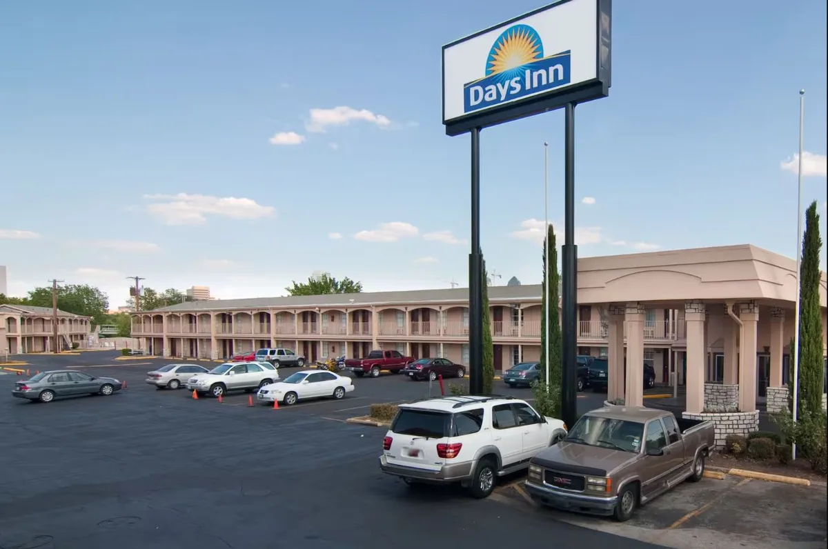 Days Inn by Wyndham Market Center Dallas Love Field — 2