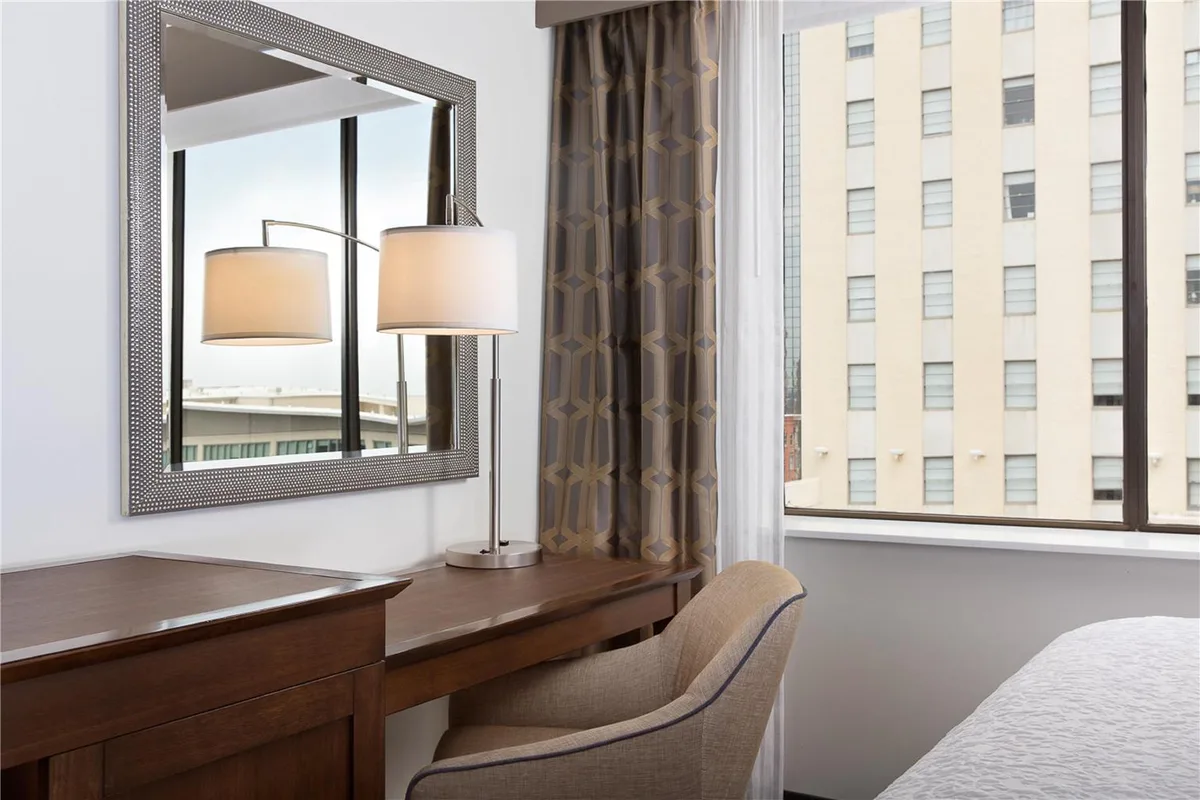 Hampton Inn & Suites Dallas Downtown — 5