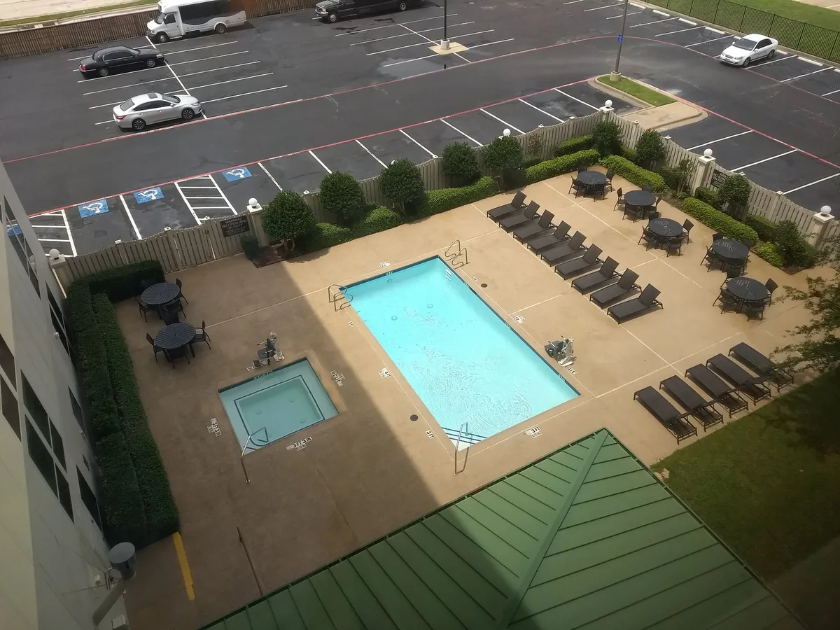 Hilton Garden Inn Dallas/Market Center — 4