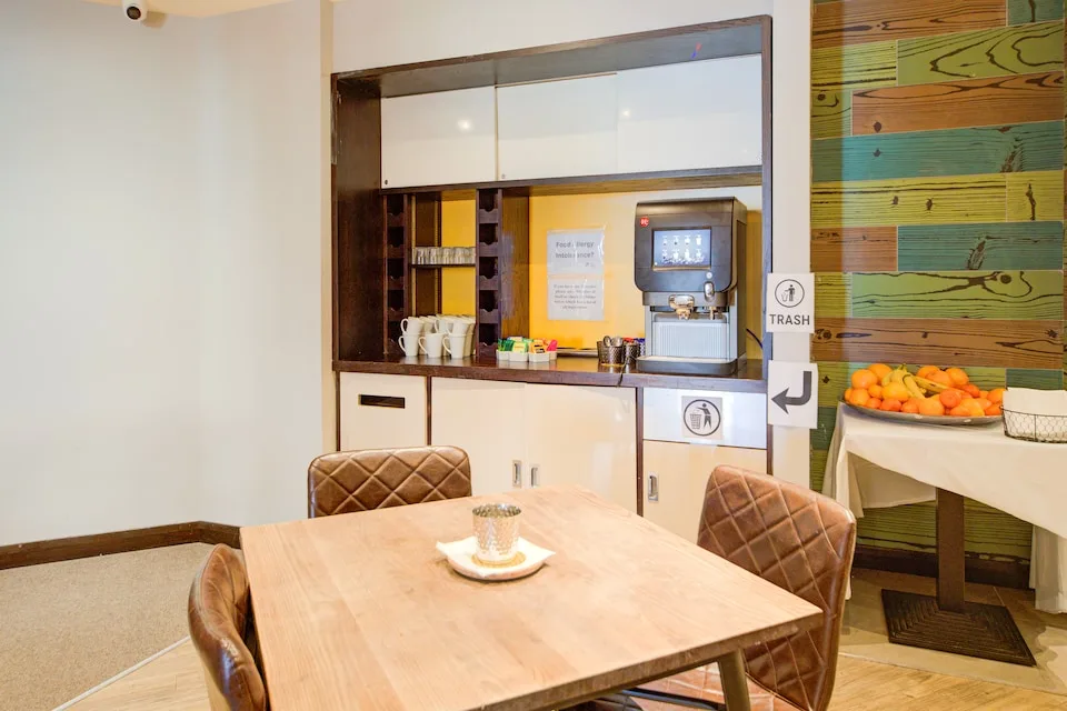 Belvilla Newport City Centre Hotel - Lifestyle — 5