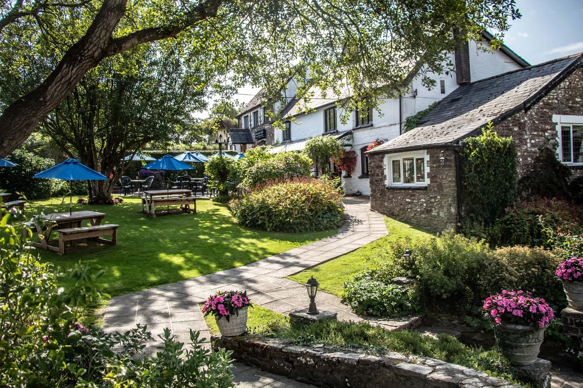 Greyhound Inn and Hotel Usk — 2
