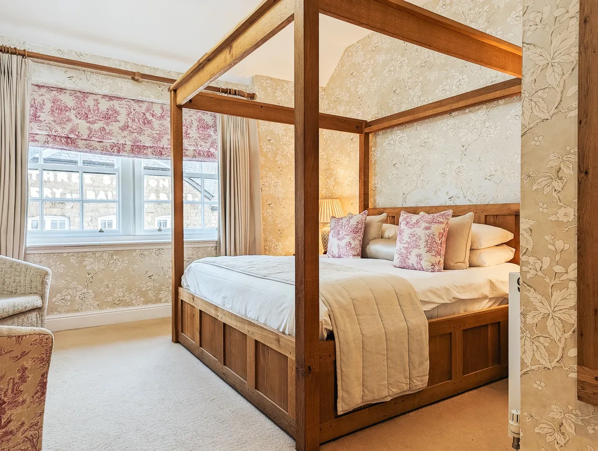 Three Salmons Hotel — 3