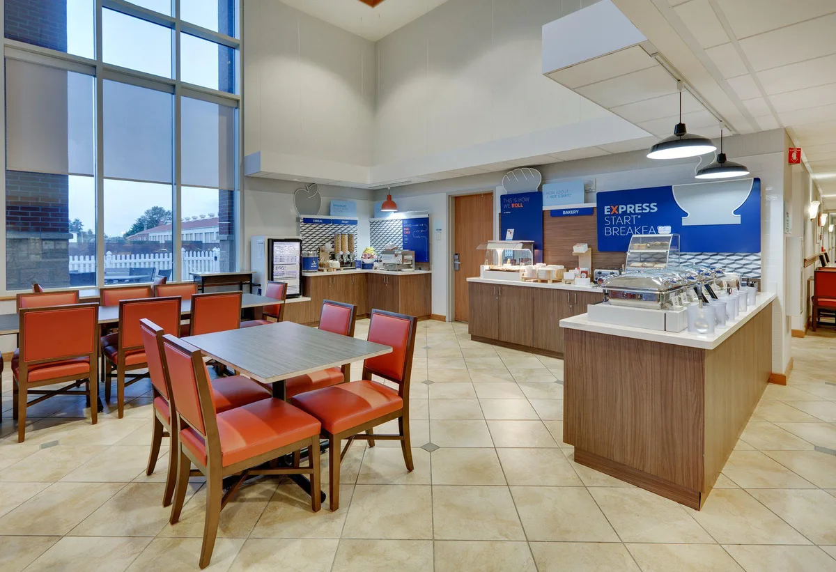 Holiday Inn Express Rainier Inn & Rainier Complex — 2