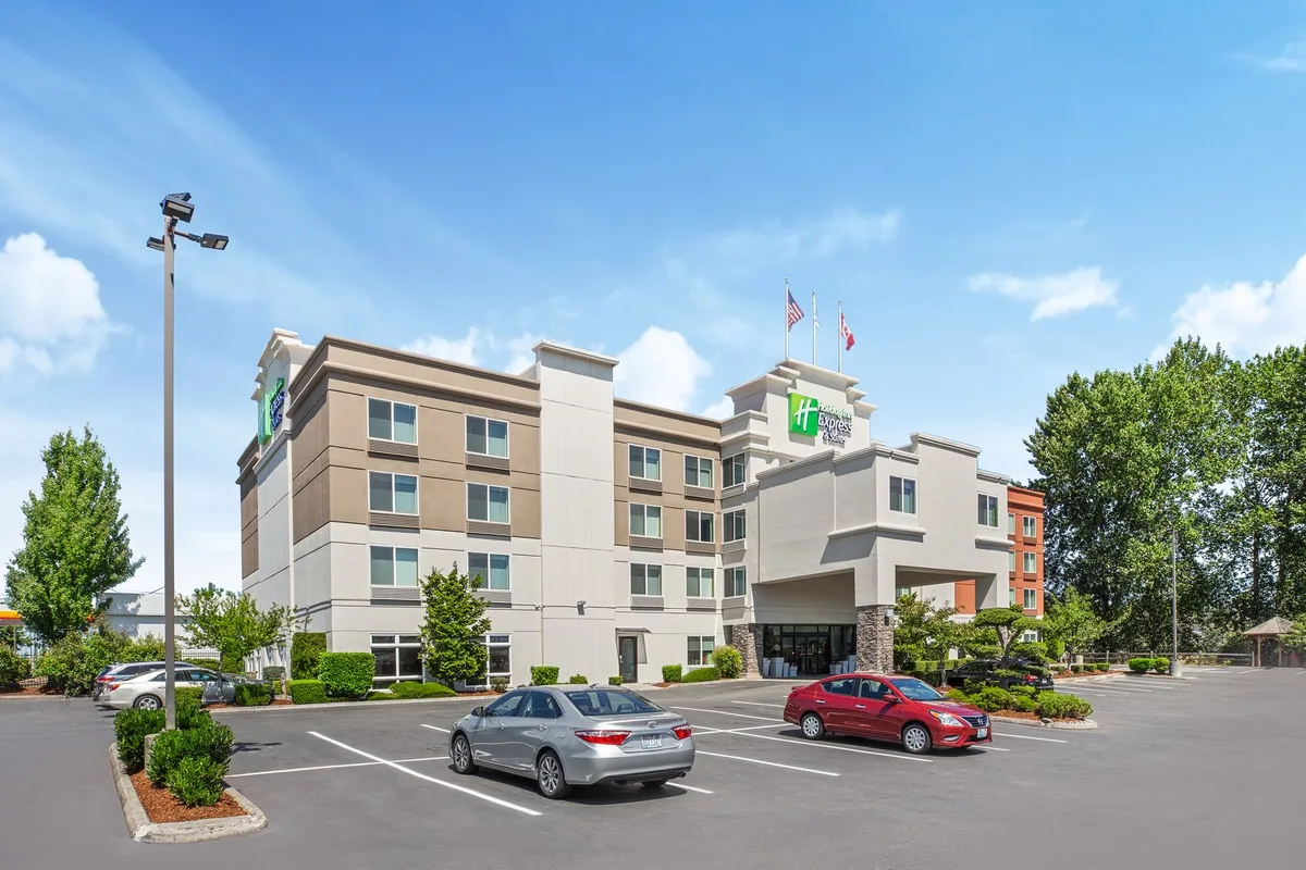 Holiday Inn Express & Suites