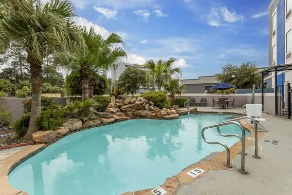 Comfort Inn & Suites Houston FM1960 - Champions — 3