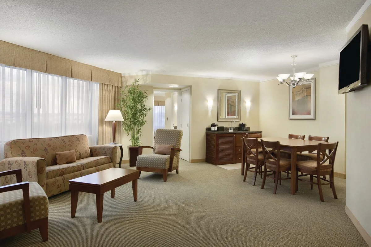 Embassy Suites by Hilton Denver Tech Center — 3
