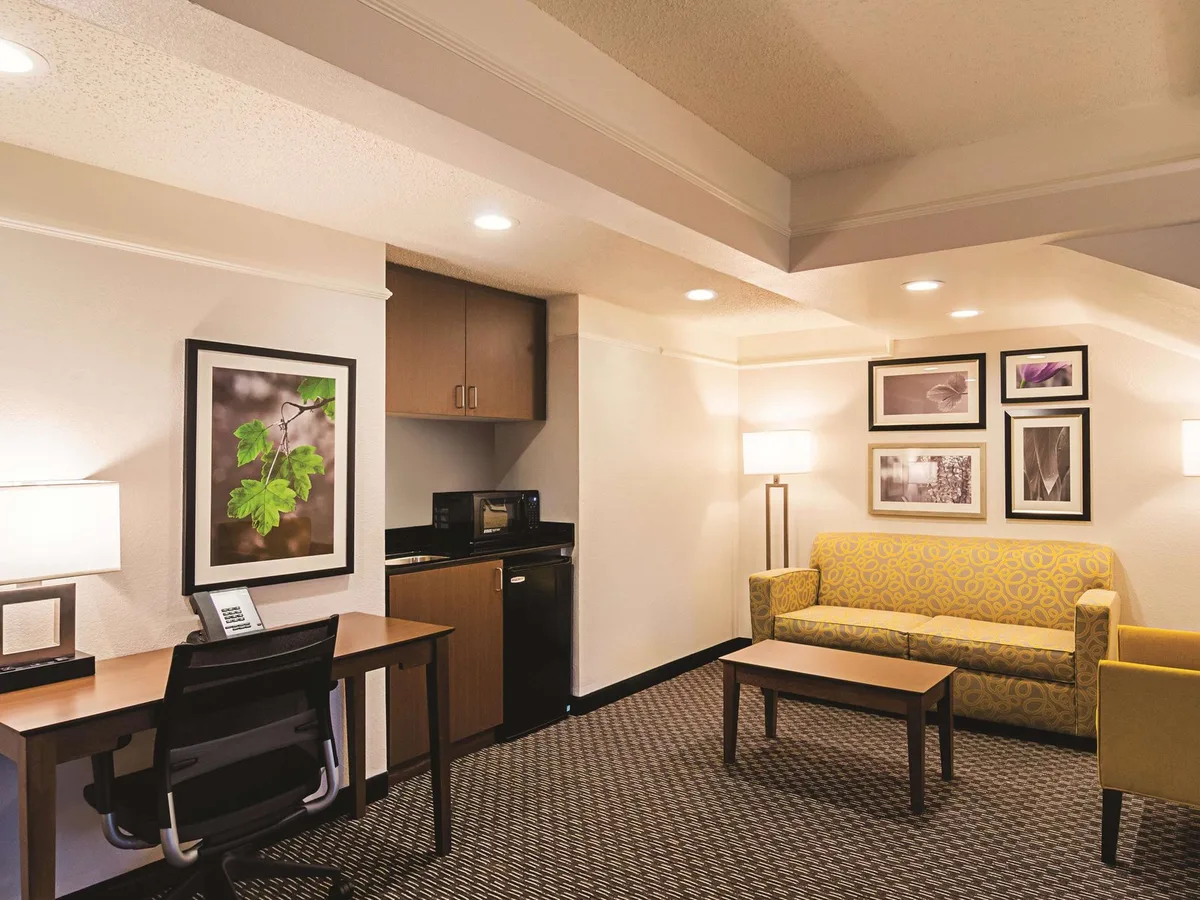 La Quinta Inn & Suites by Wyndham Denver Tech Center — 4