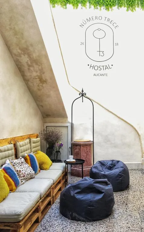 Hostel Numero Trece - Albergue Juvenil - FREE towels, coffee & tea, remote check-in