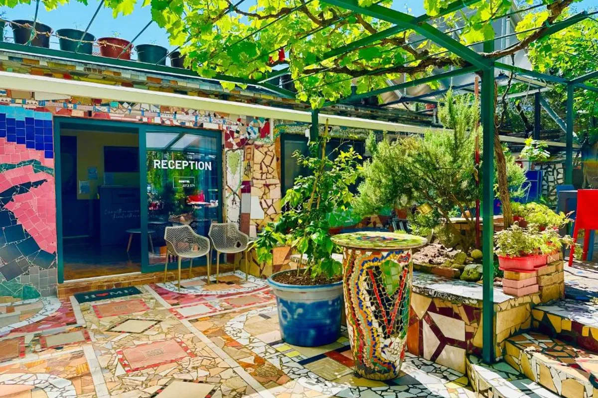 HOSTEL ART & JOY