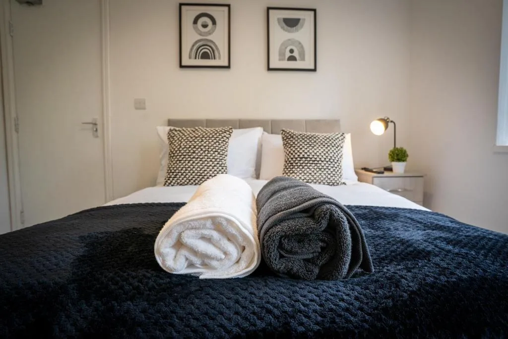 Beckbury House close to the City, 7 mins from QE and Royal Othopedic Hospital, Bham University