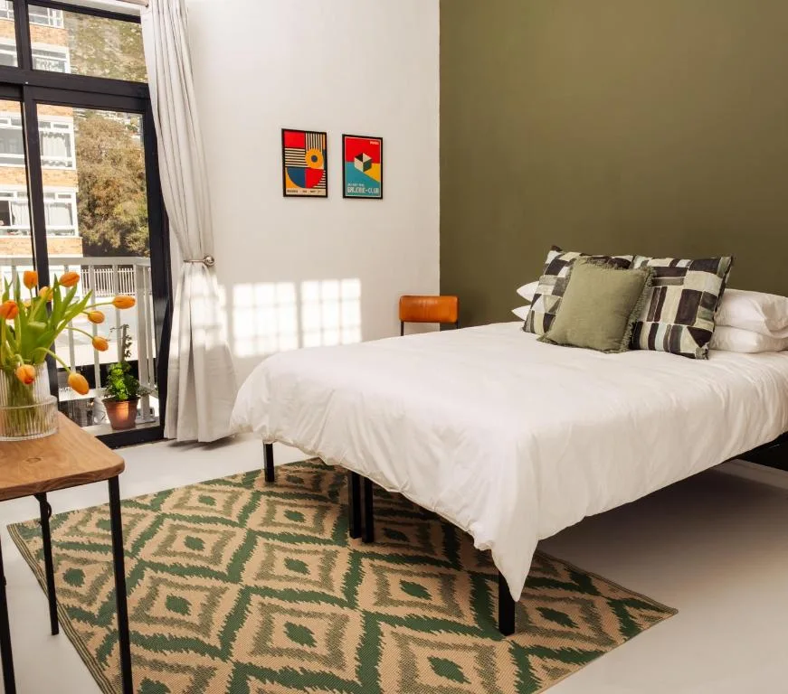 Foools Inn - Trendy Rooms available in the Heart of Sea Point!