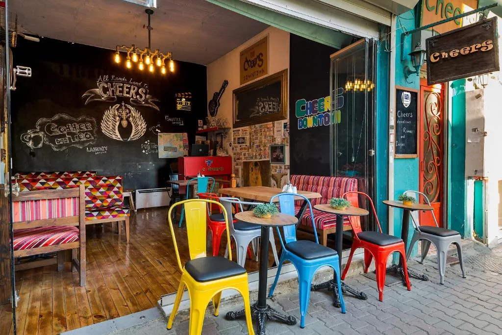 Cheers Midtown Hostel