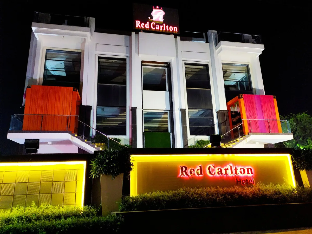 RED CARLTON HOTEL & BANQUET photo 2