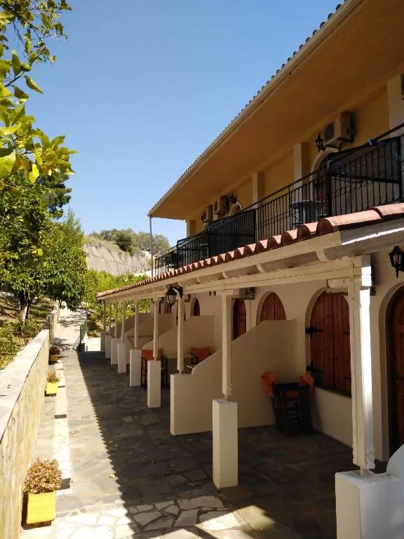 Ηotel Della