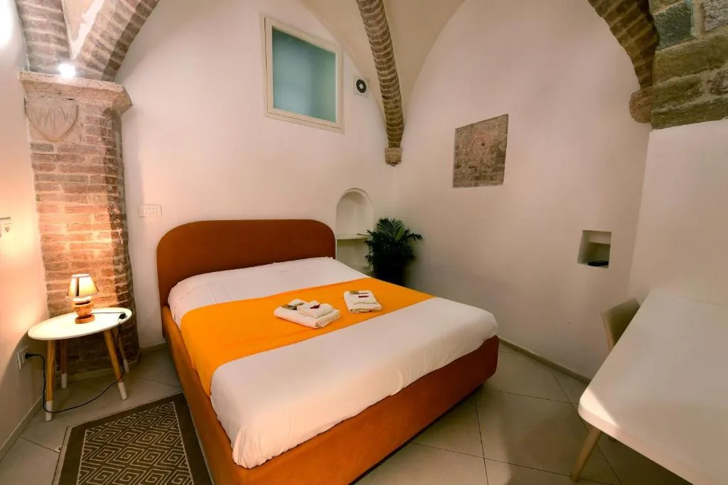 Little Italy Hostel Ex Chiesa S Donato photo 2
