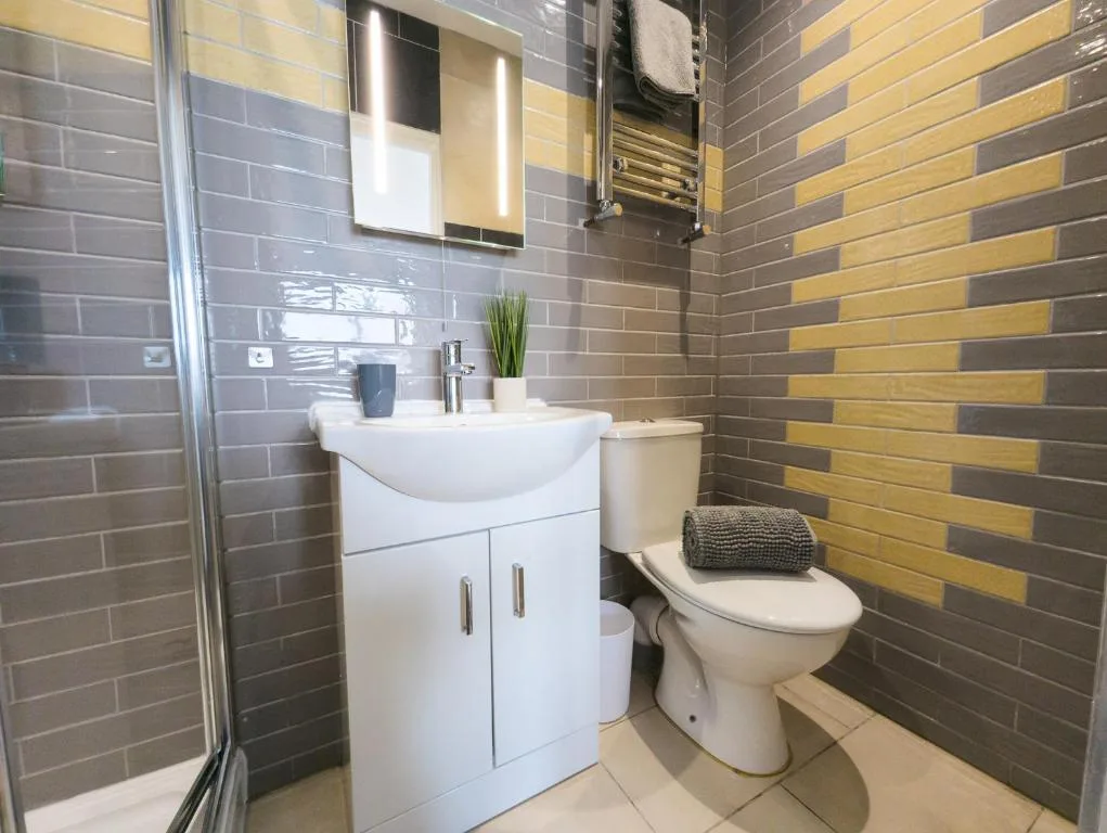 WorkStay Portsmouth Rooms with Ensuite & Shared Bathrooms photo 3