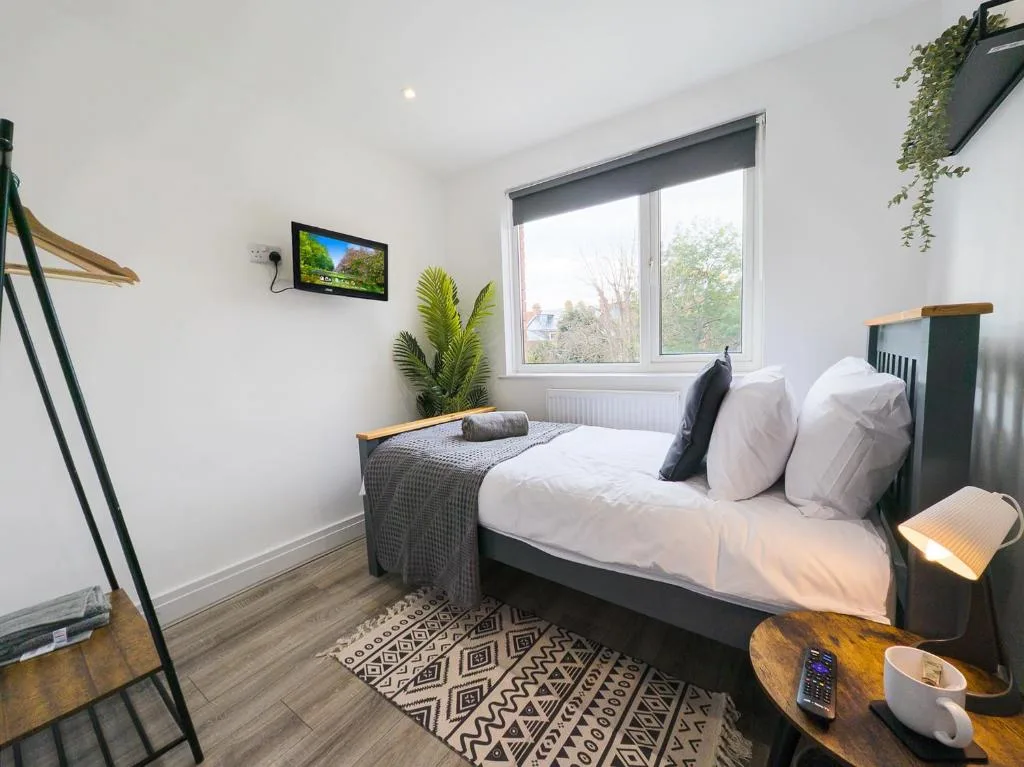 WorkStay Portsmouth Rooms with Ensuite & Shared Bathrooms photo 4