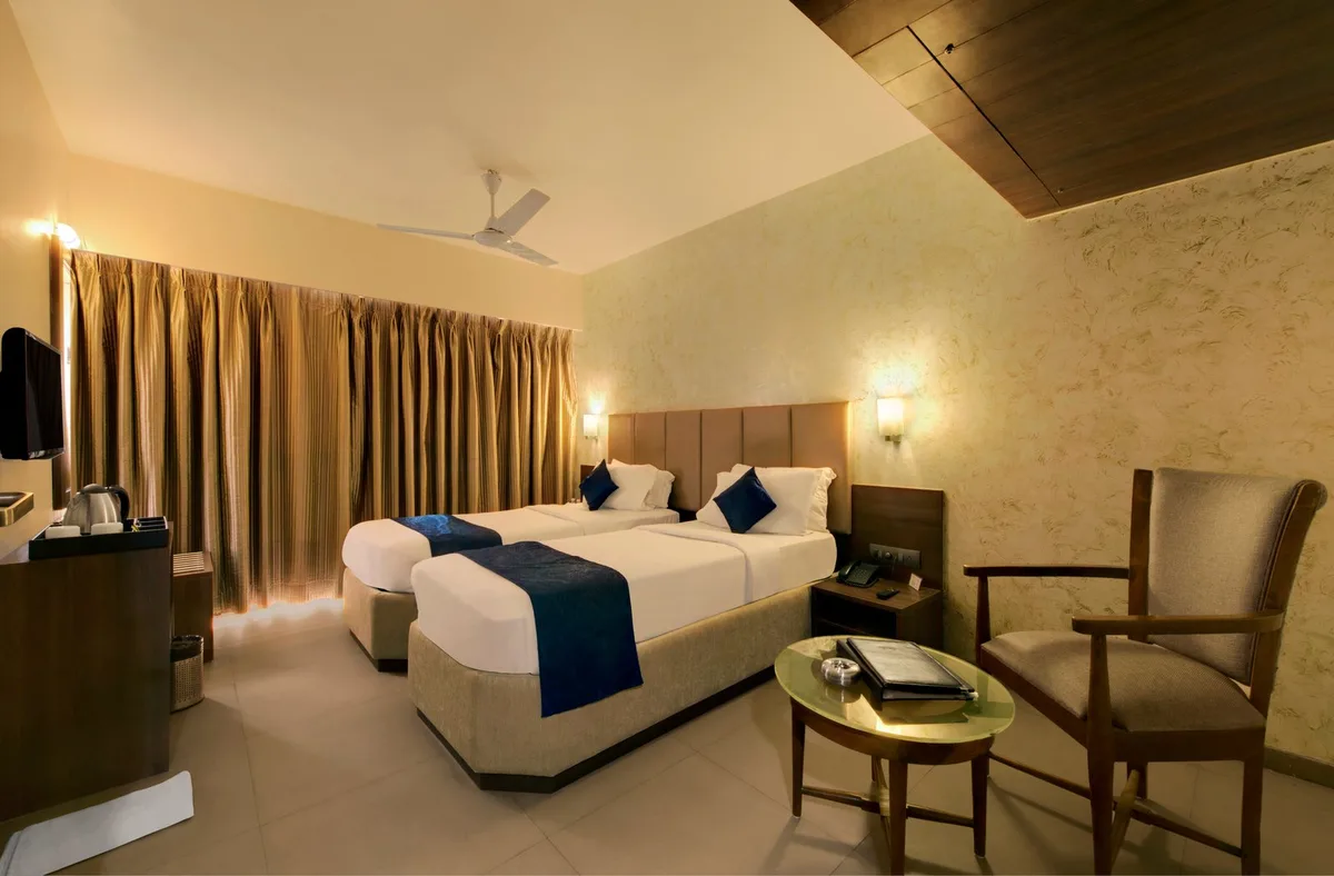 Central Beacon Hotel, Surat photo 3