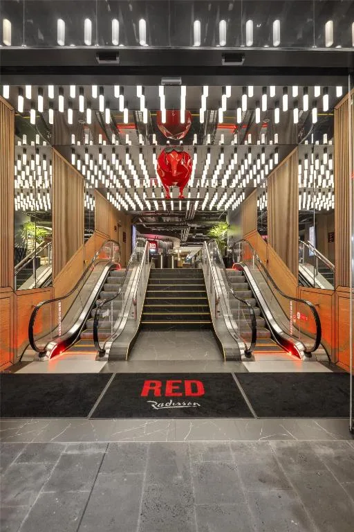 Radisson RED Auckland — 4