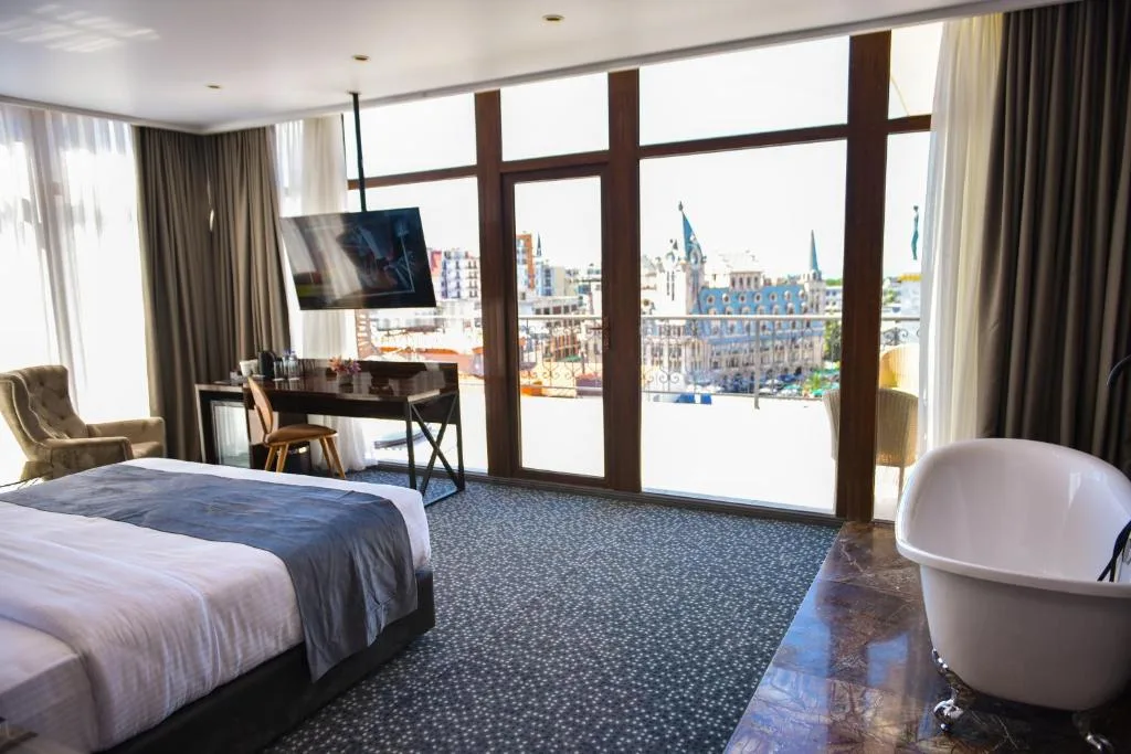 Hotel Monarch — 2