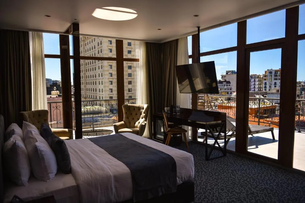 Hotel Monarch — 5