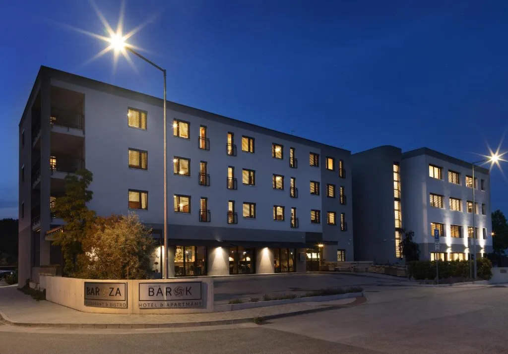 Barok Hotel and Apartments — 2