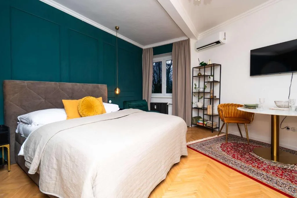 Emerald Boutique & Comfort Studio — 2