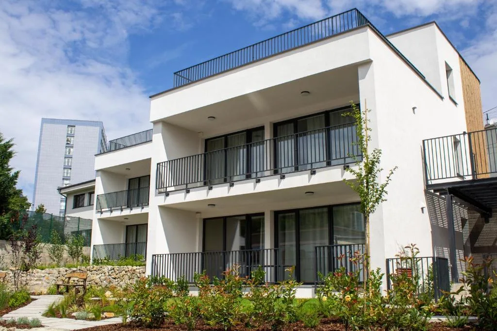 Gardinn Apartments - Hotel Service and Free Parking