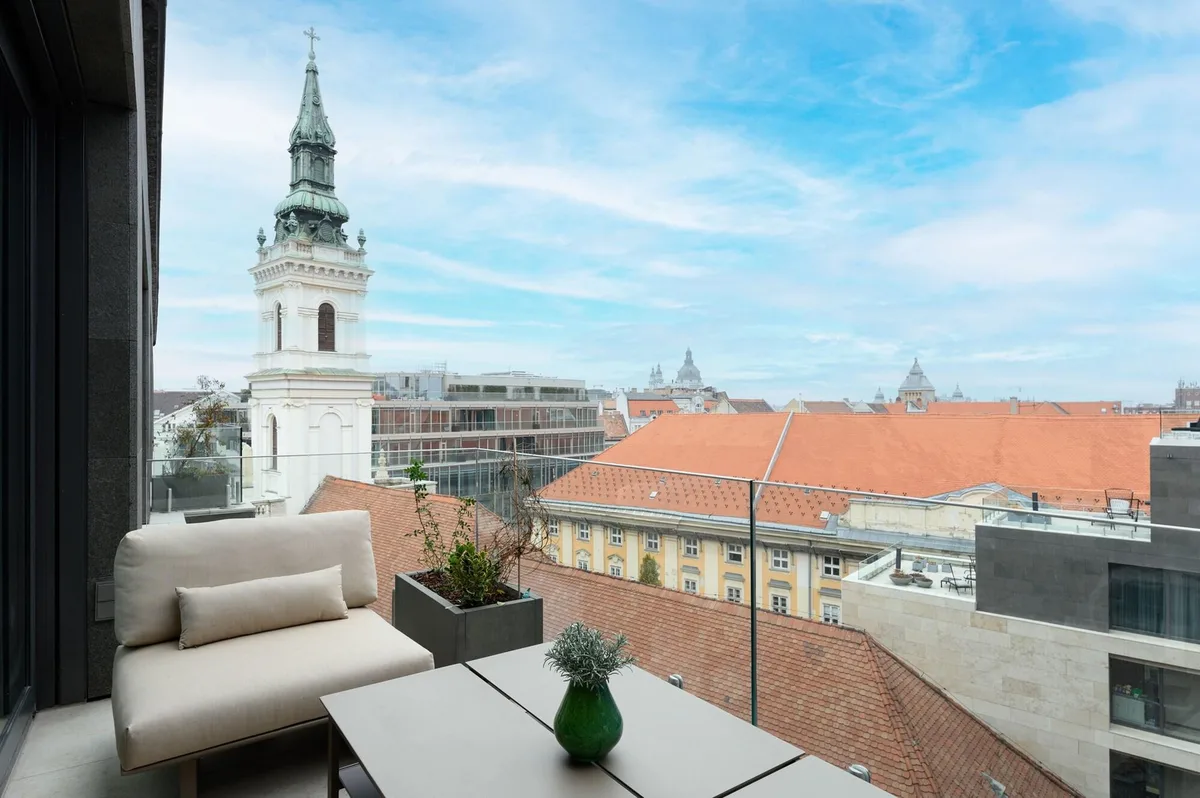 Emerald Hotel & Suites by Continental Group