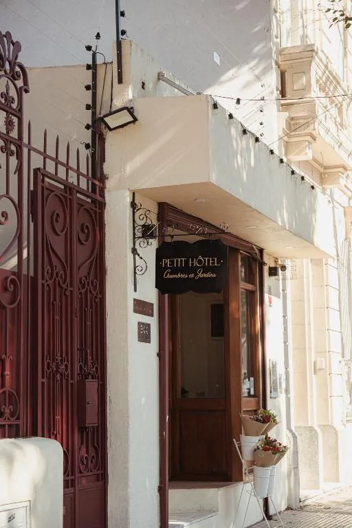 La Noire Petit hotel — 1