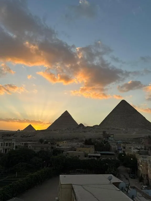 pyramids show inn — 3
