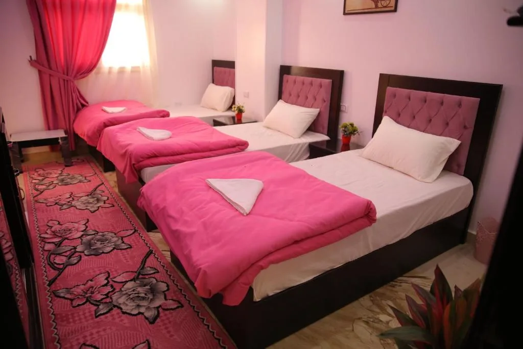 Queen Pyramids View Inn — 2
