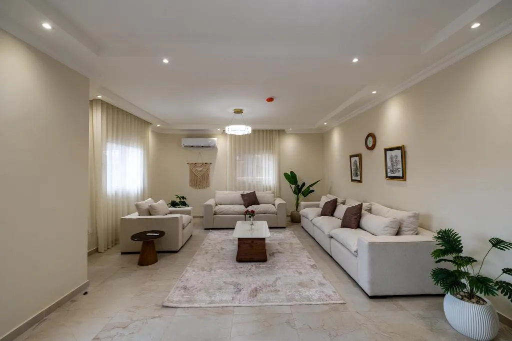 Welhome Stays Aparthotel — 4