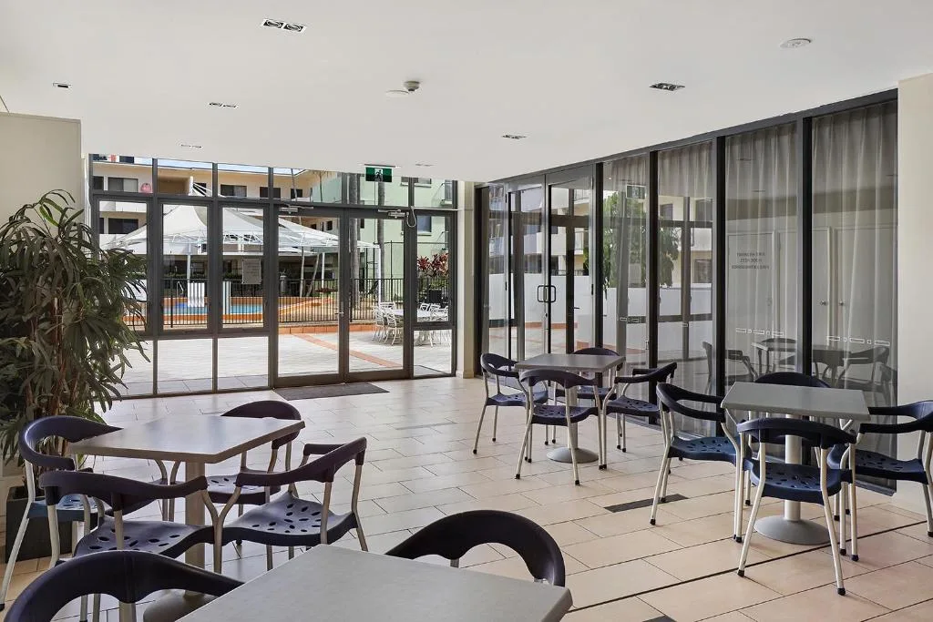 Aqualine Apartments On The Broadwater — 4