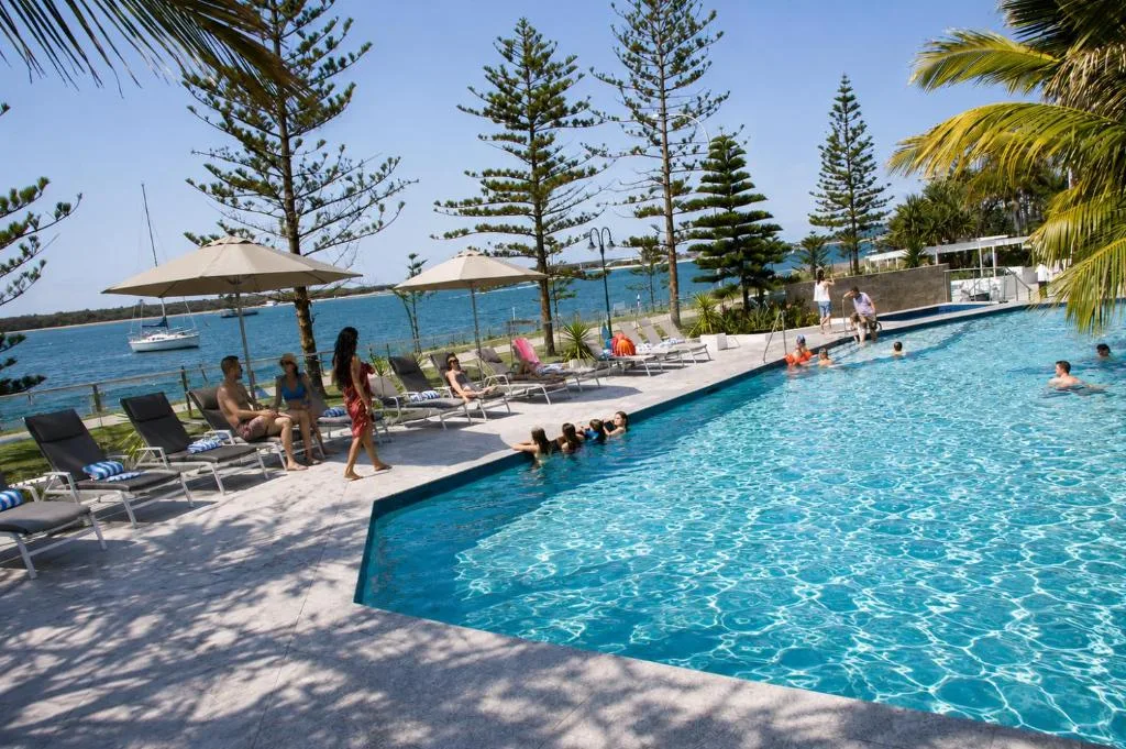 Silvershore Apartments on the Broadwater