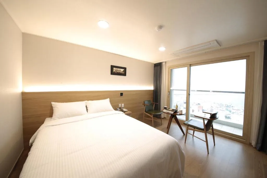 Harbor Hotel — 2