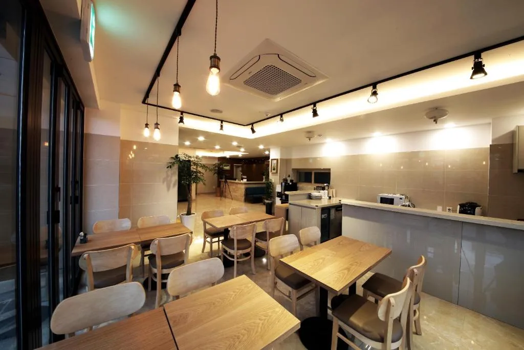 Harbor Hotel — 4