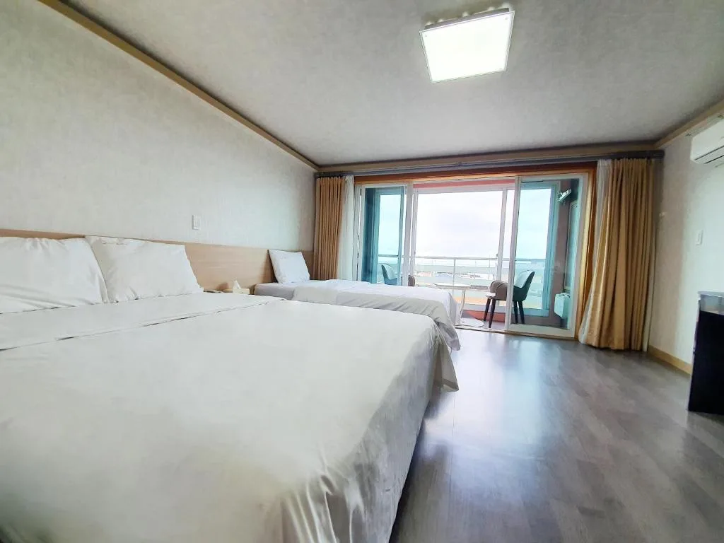 Jeju Ocean Family Hotel — 4