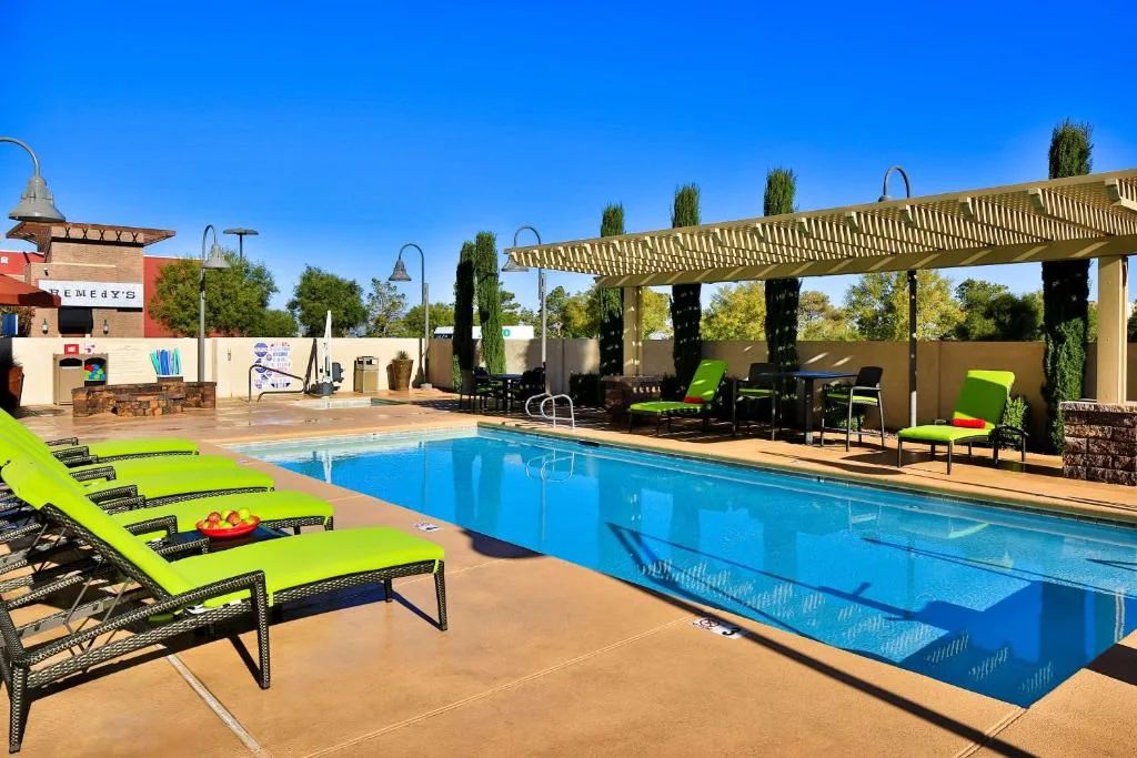 Hampton Inn & Suites Las Vegas South — 4